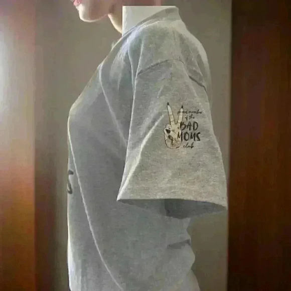 T-Shirt in Light Gray (Bad Moms Club) Size M - Picture 2 of 3